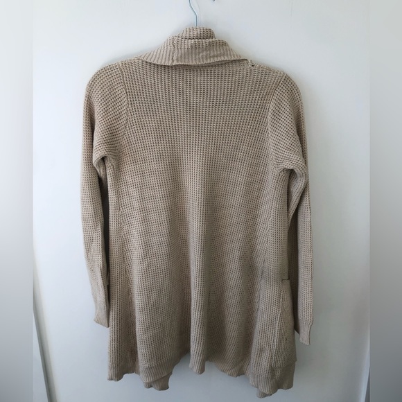 Delphine (Aritzia) beige cardigan w/ pockets. 100% cotton. Size XXS. Gently used - Picture 2 of 2